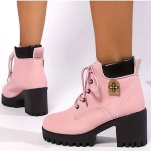 Ladies Chic lace up boot with chucky heel sz 8